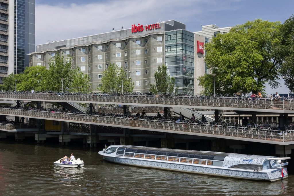 Hotel junto a la Estación Central de Ámsterdam