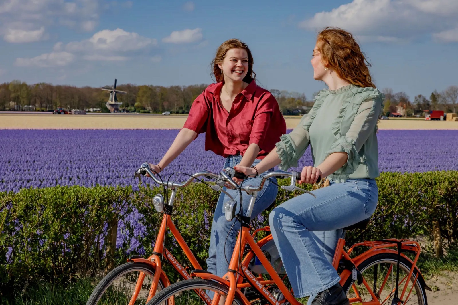 It won't be long before we can enjoy beautiful flower fields again! 🌷
Will you come and see them this spring? There are several ways to do so. 

You can read all about it on our website (link in bio).

#tulipfestival #tulipseason2026 #hollandflowers #hollandtulips #flowerfields #hollandsightseeing #cycling #netherlands #olanda #hollande #paysbas #niederlanden #amsterdam #flowers #fleurs #flores